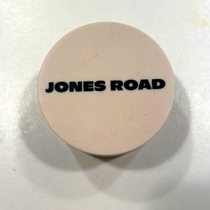 Bobbie Brown Jones Road What the Foundation- Light
